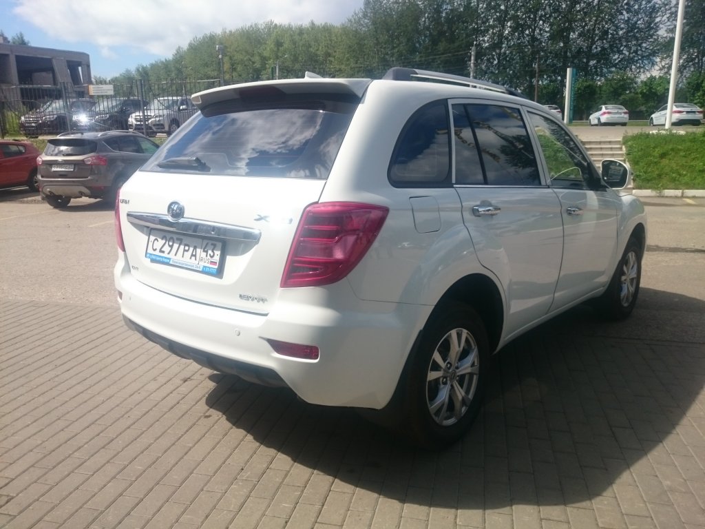 Поиск автомобилей > Lifan X60 FL 1.8 л (128 л. с.)